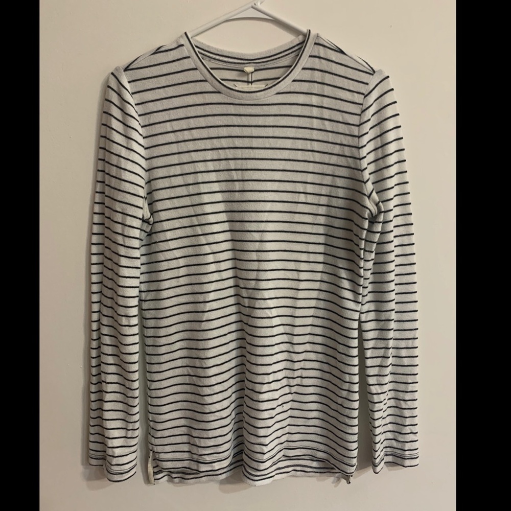 Lou and Grey cozy top- size M